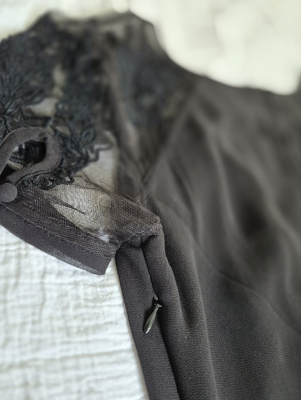 Kimchi Blue "Emma" Crepe Lace Dress, Size 8, Black, LBD - Picture 5 of 14